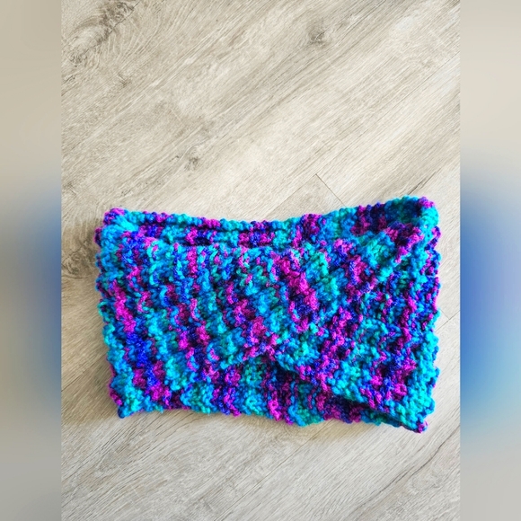 Handmade Cowl - Picture 3 of 3